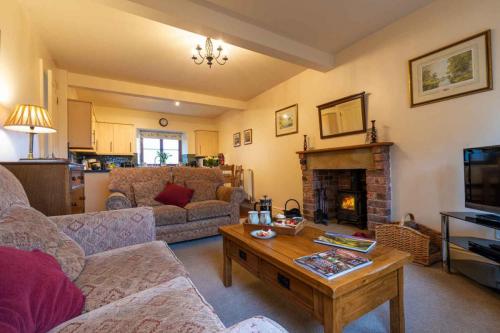 Winhill Cottage - Oaker Farm Holiday Cottages