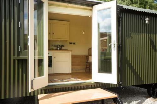 Oaker Farm Romantic Glamping retreat 